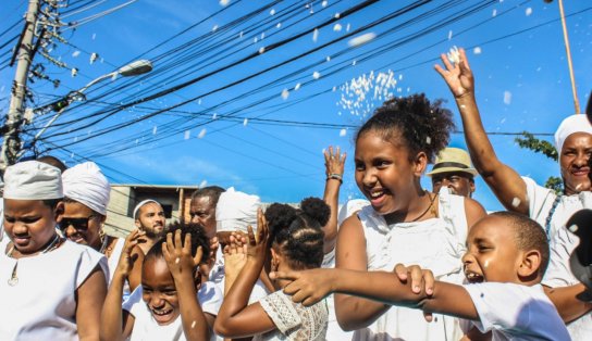 Membros de terreiros do Engenho Velho da Federação fazem manifestação contra intolerância religiosa