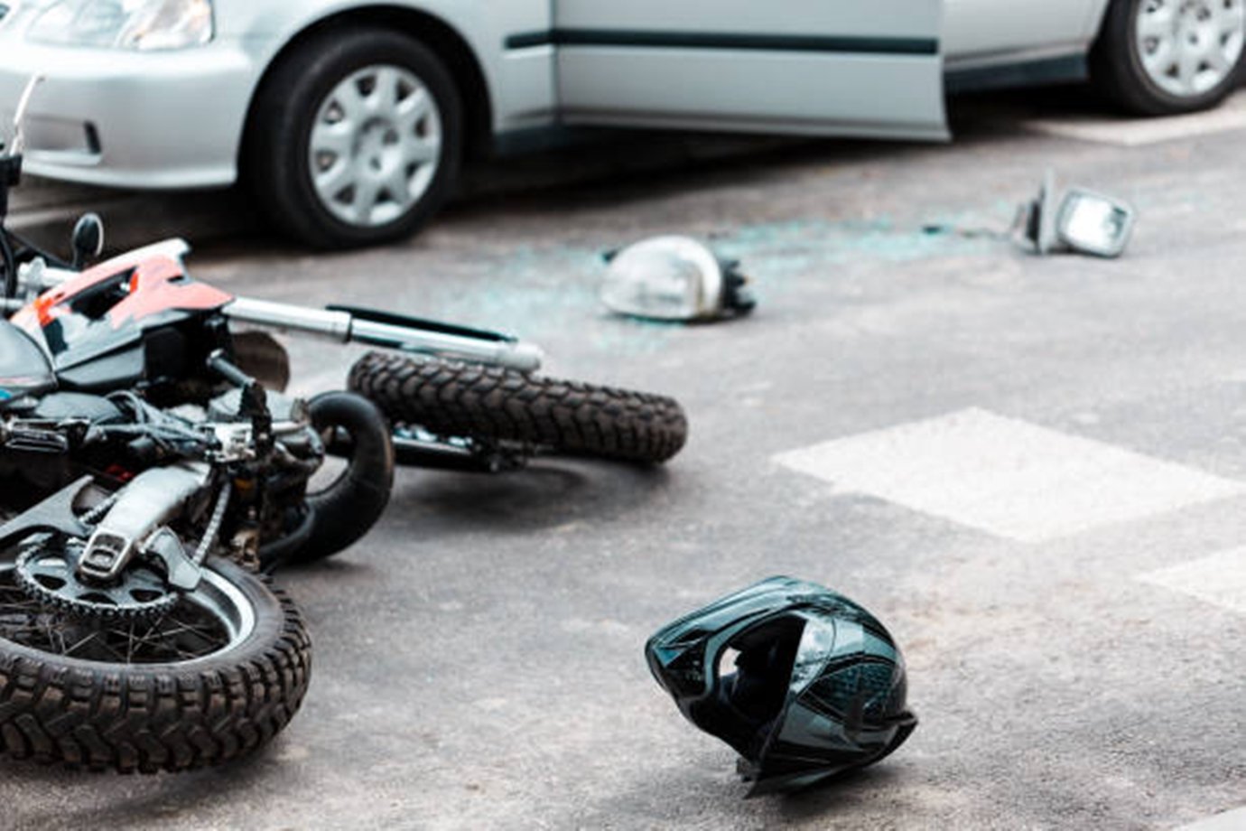 Motociclista morre após cair na pista e ser atropelado, em Salvador