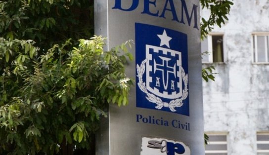 Suspeito de abusar sexualmente da esposa e mantê-la em cácere privado é preso em flagrante em Salvador 