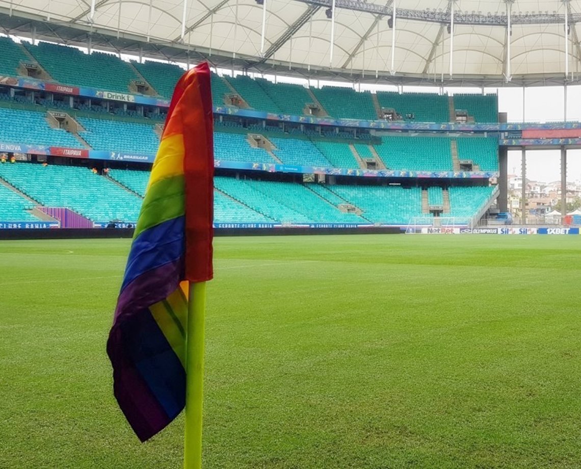 Jogadores do Bahia e de outros clubes leiloam camisas para combate à LGBTfobia no futebol