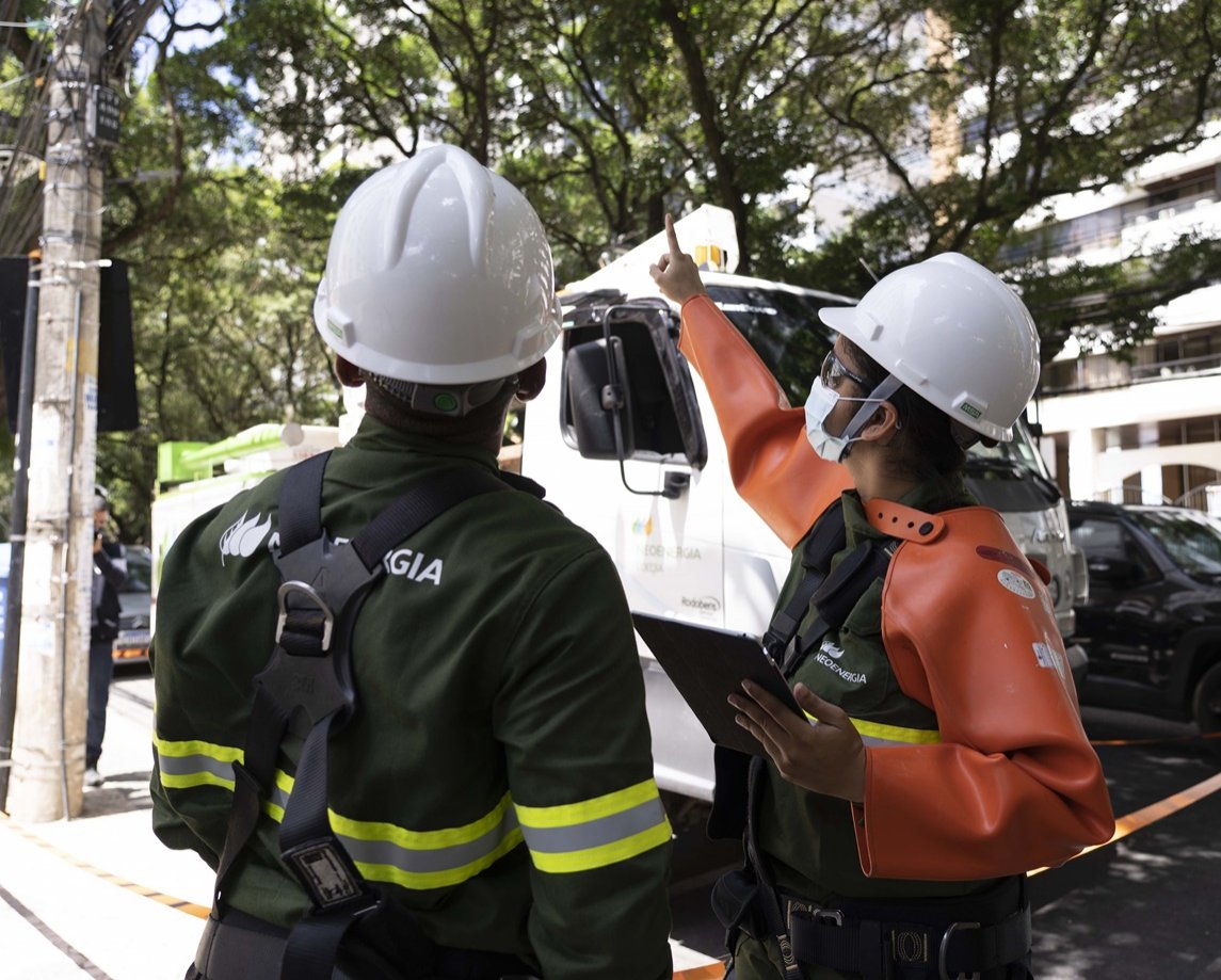 De olho nos "gatos": Neoenergia Coelba recupera energia roubada que abasteceria toda Salvador por um mês