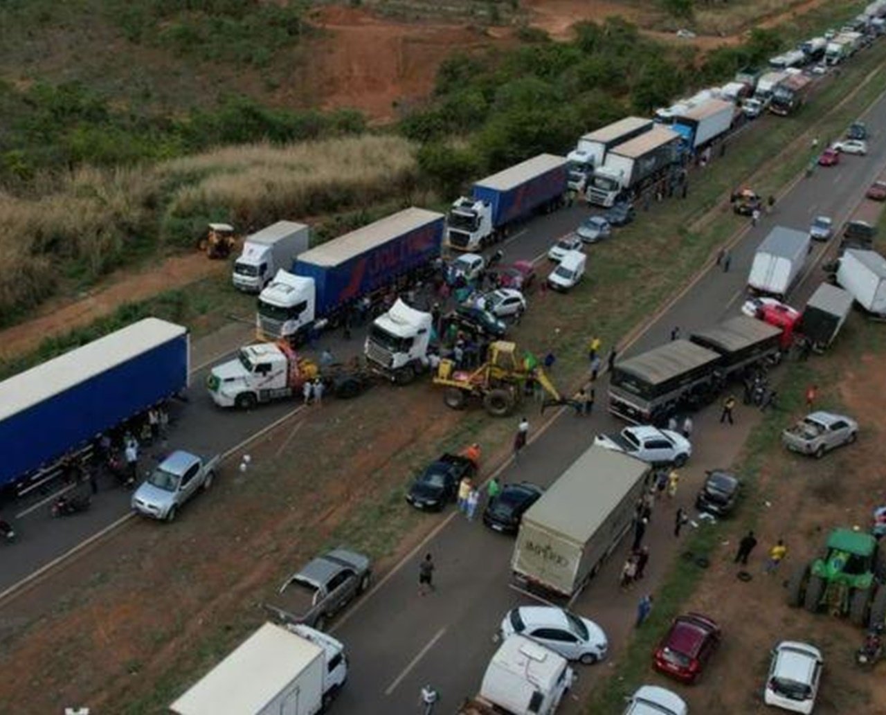 Replay! Caminhoneiros voltam a bloquear rodovias federais pelo país; PRF já registra interdições em cinco estados