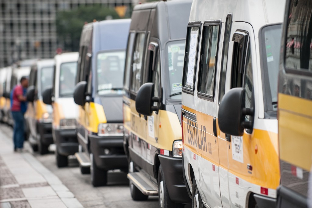 Motorista de transporte escolar é procurado por estuprar criança em Teixeira de Freitas