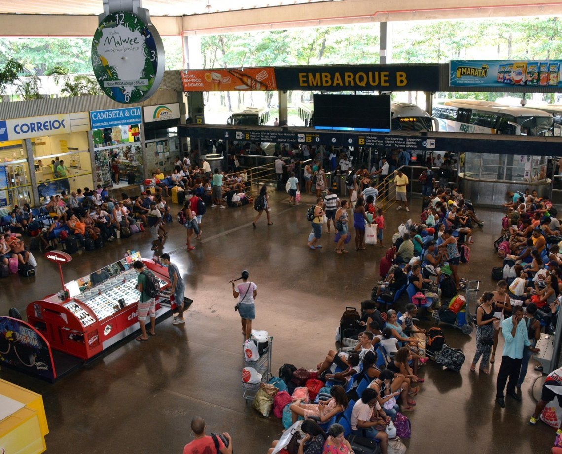 Movimento de saída de Salvador é intenso nesta véspera de Sexta-Feira Santa