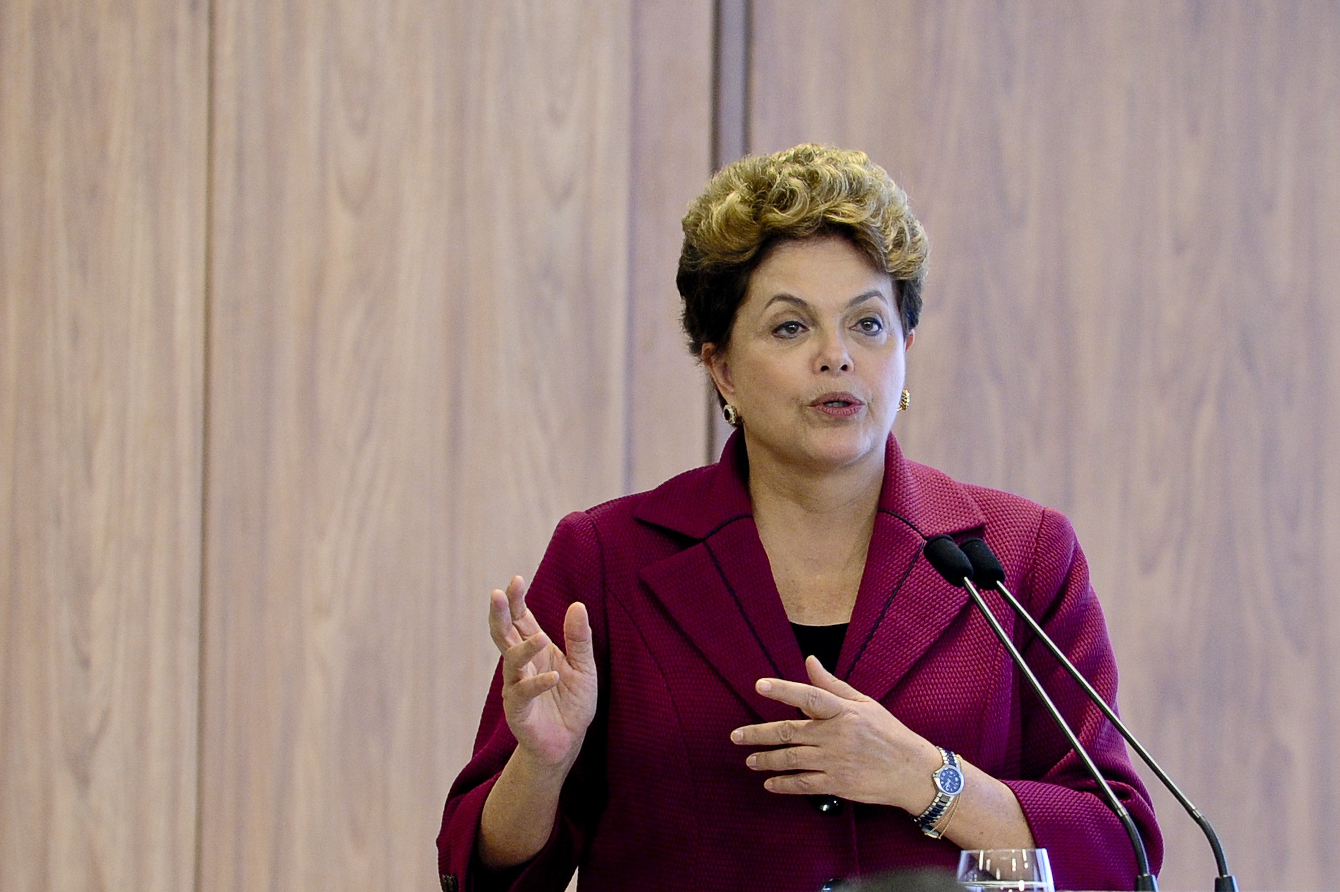 PT vai buscar devolução simbólica do mandato presidencial de Dilma