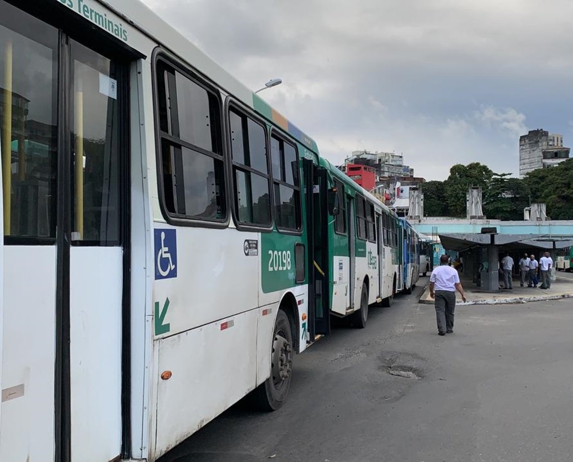 Reunião entre rodoviários de Salvador valida estado de greve e categoria pode parar