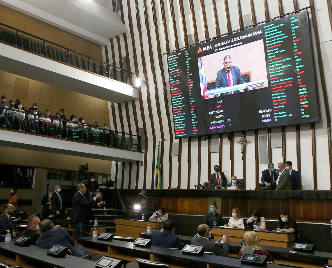 Após 2022 sem recesso no meio do ano, Adolfo Menezes confirma 'férias' da AL-BA este ano