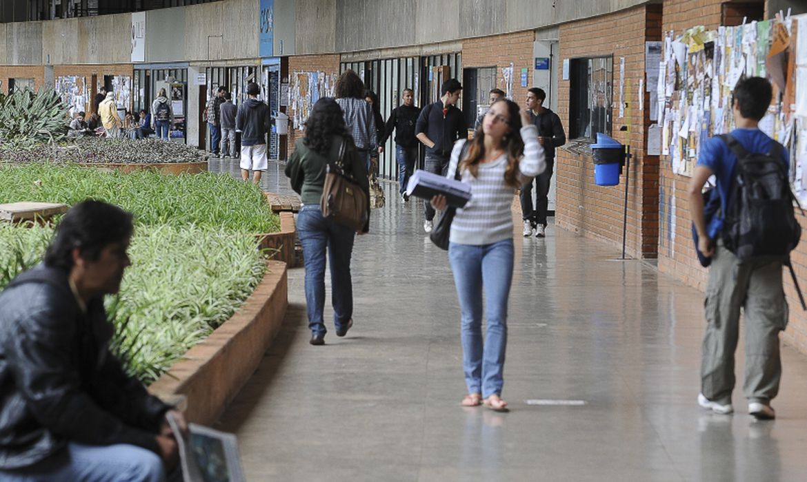 Governo lança Fies Social para estudantes de baixa renda