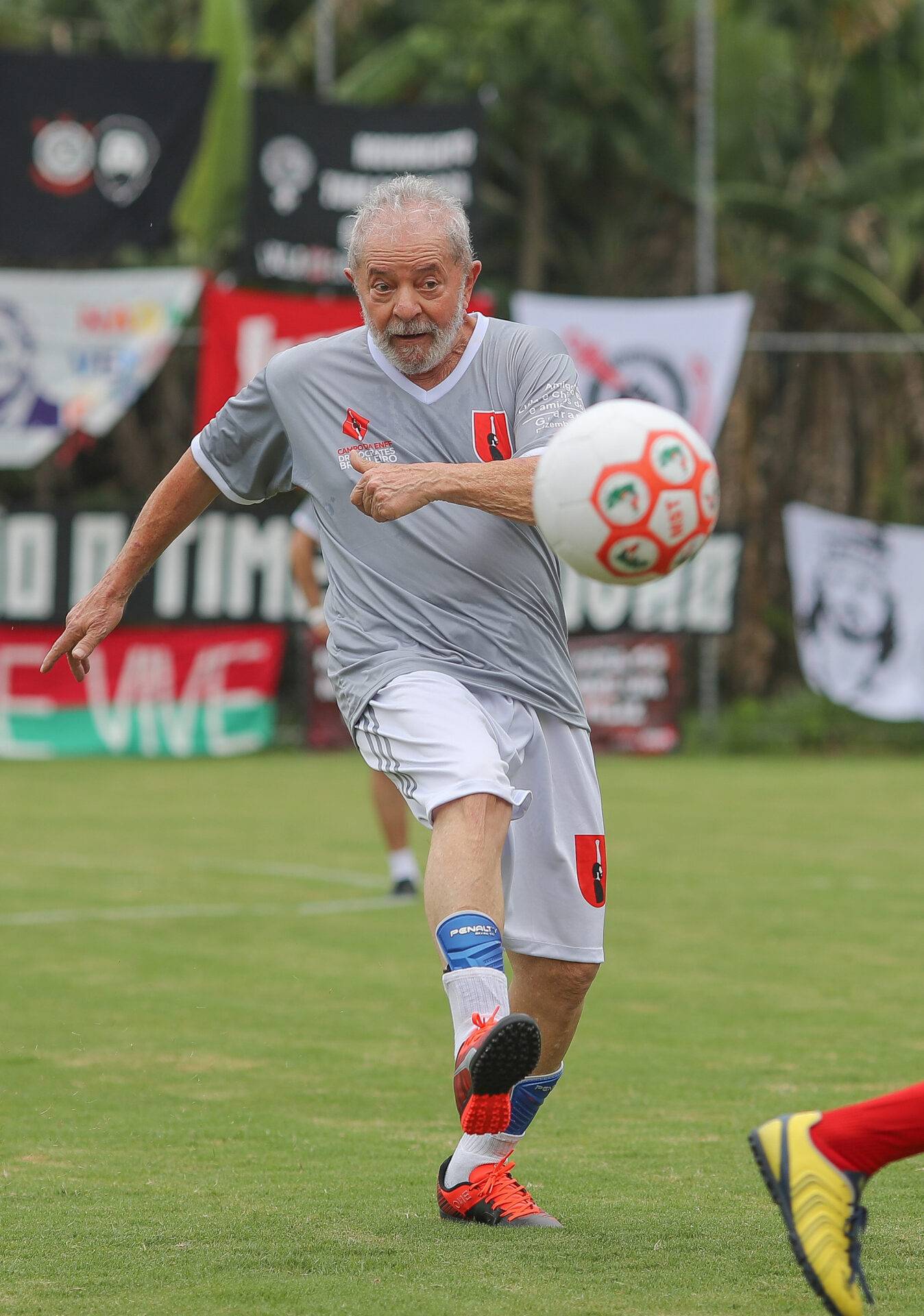 Bahia ou Vitória? Lula revela torcida para time baiano e expõe presidente da CBF; veja vídeo