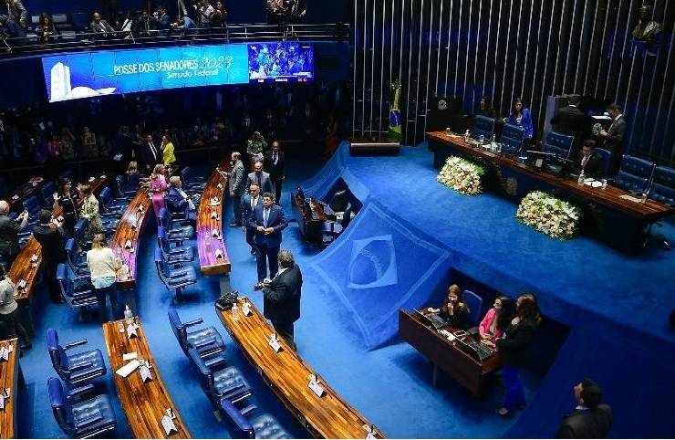 Senadores definem que trabalharão só três dias por semana; salário atual é R$ 39,2 mil