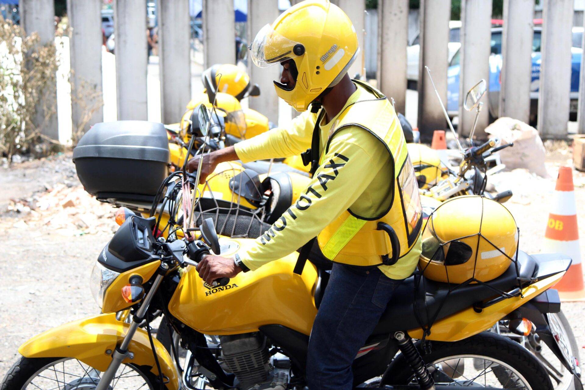 Semob inicia inspeção de mototaxistas nesta segunda