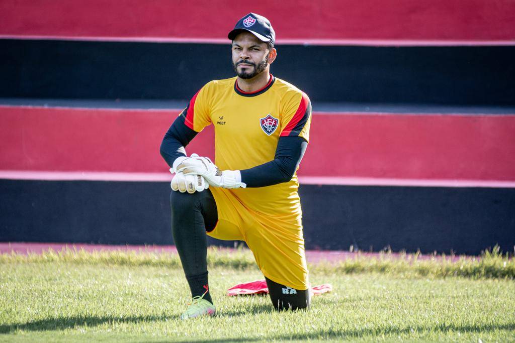 Regularizado no Vitória, goleiro Thiago Rodrigues treina com o time e pode estrear no BaVi