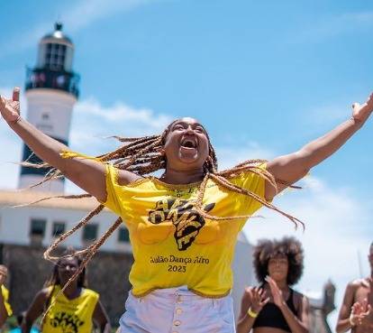 Aulas de danças afro e urbana são oferecidas gratuitamente em Salvador