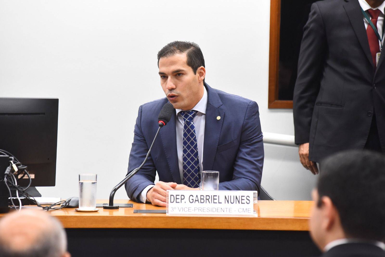 Gabriel Nunes é empossado como 3º vice-presidente da Comissão de Minas e Energia e prevê avanço da Bahia no setor