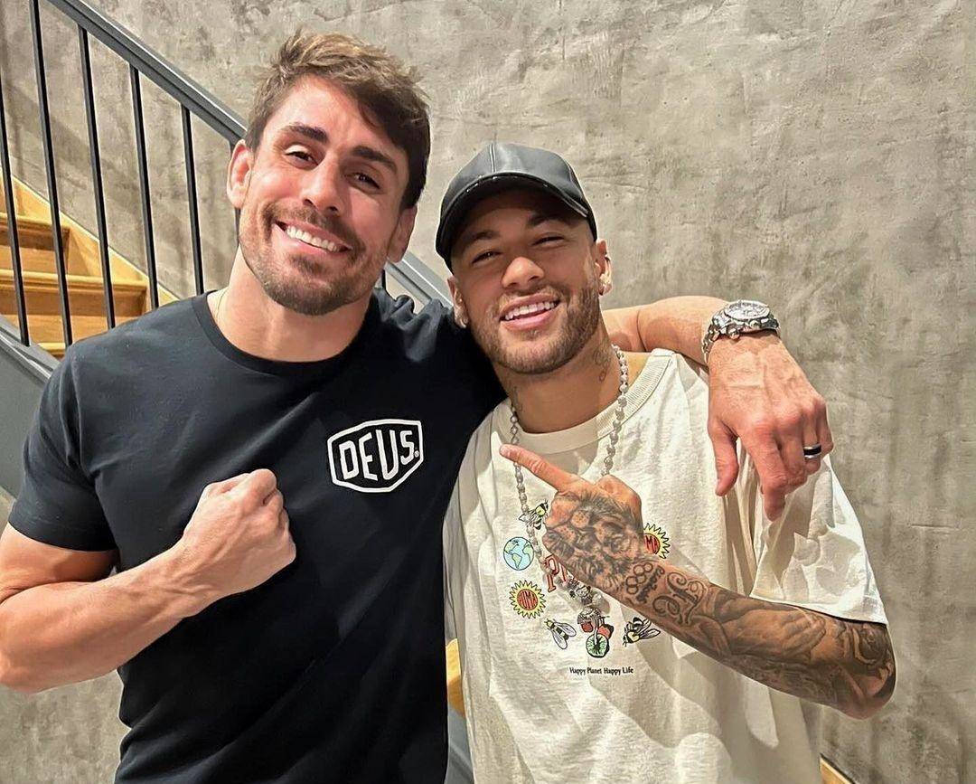 Cara de Sapato, do BBB 23, revela que ganhou guitarra de R$ 50 mil autografada por Neymar: "Pode valorizar ainda"