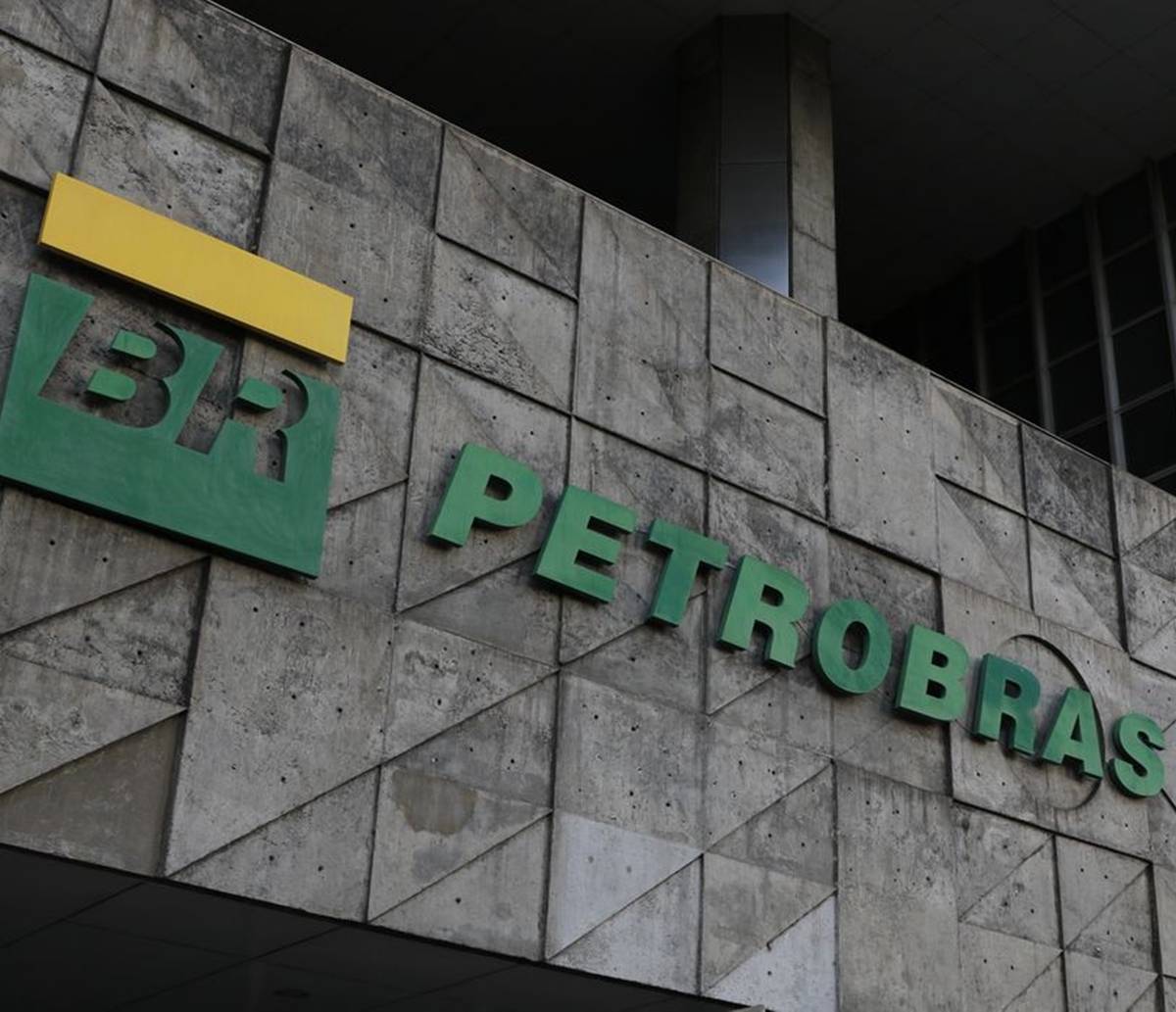 Lucro da Petrobras em 2022 é de R$ 188 bi; 77% superior ao de 2021