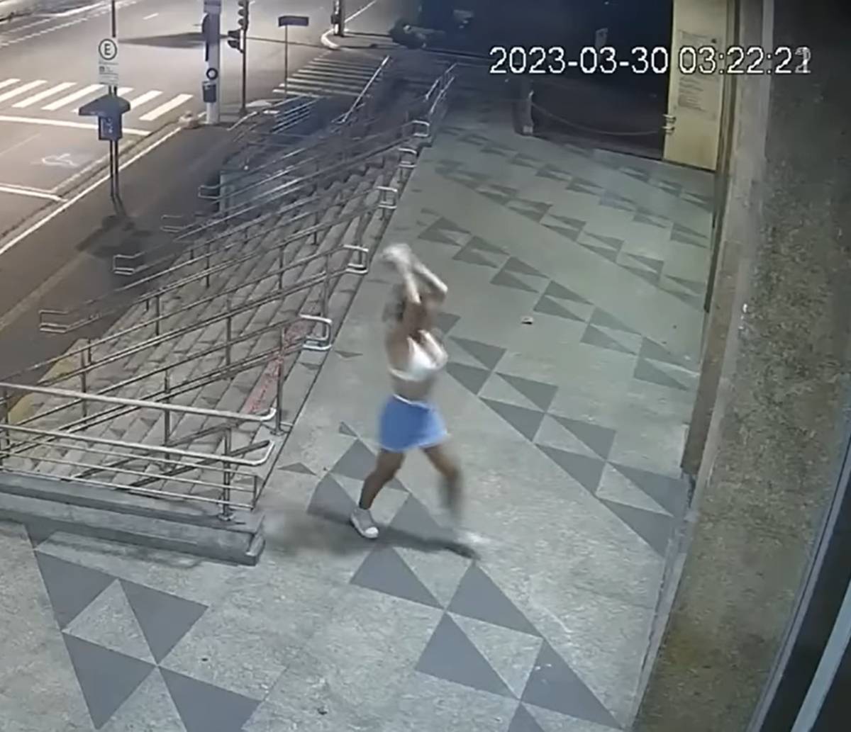 Polícia prende mulher que apedrejou igreja em São Paulo; vídeo impressiona