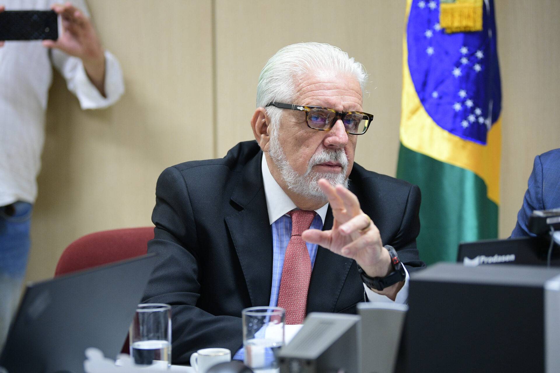 Justiça Eleitoral determina arquivamento de inquérito contra Jaques Wagner por falta de provas