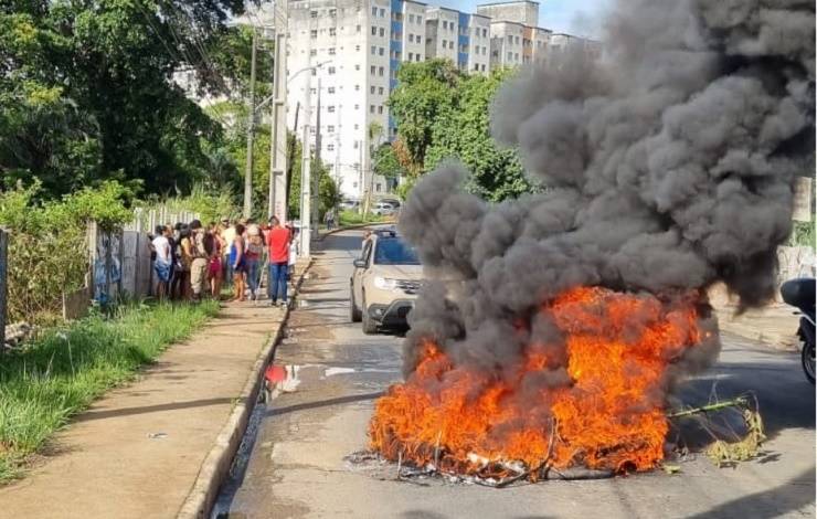 Moradores protestam contra falta de segurança na Estrada Velha do Aeroporto