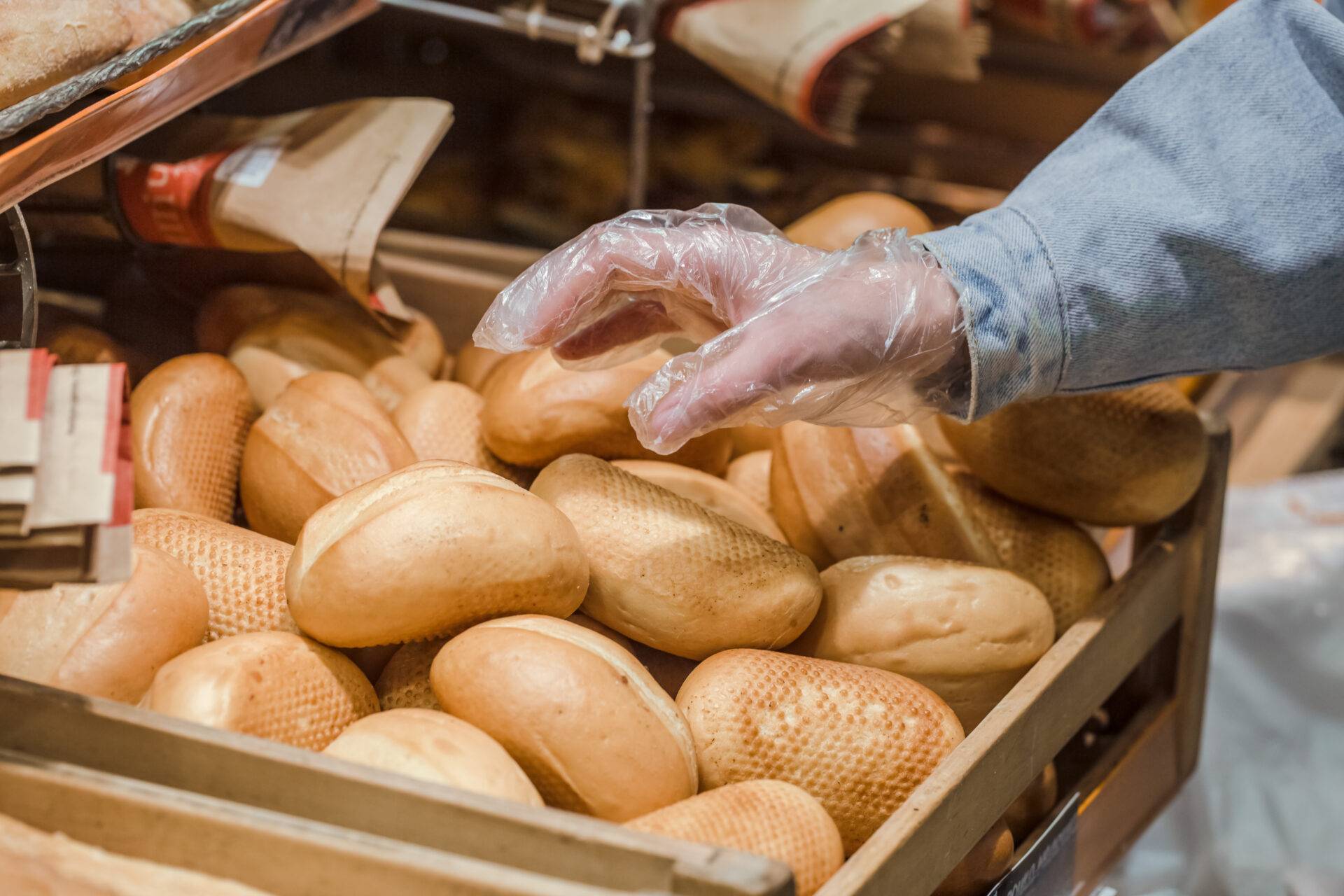 De sal ou cacetinho? Conheça história do pão francês, o mais brasileiro dos pães