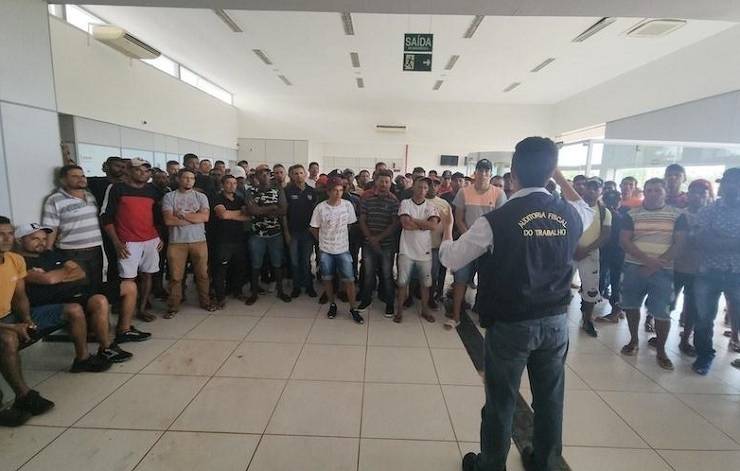 Mais de 200 trabalhadores escravizados são resgatados na produção de cana em GO