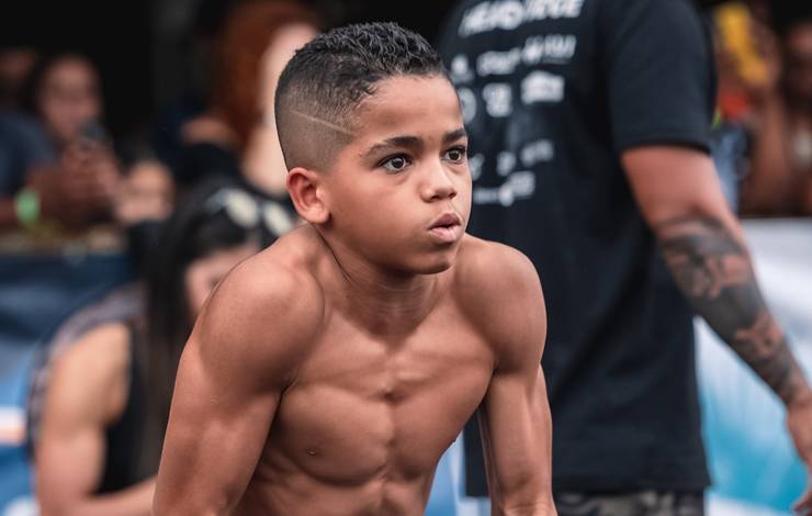 Baiano de 12 anos é sucesso no crossfit e já conseguiu levantar 92 kg; conheça a história dele