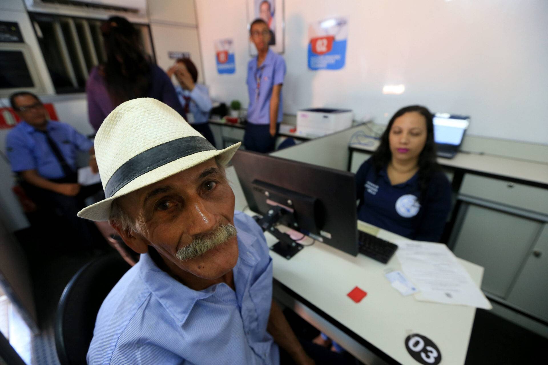 Prova de vida de aposentados e pensionistas convocados em abril termina sábado