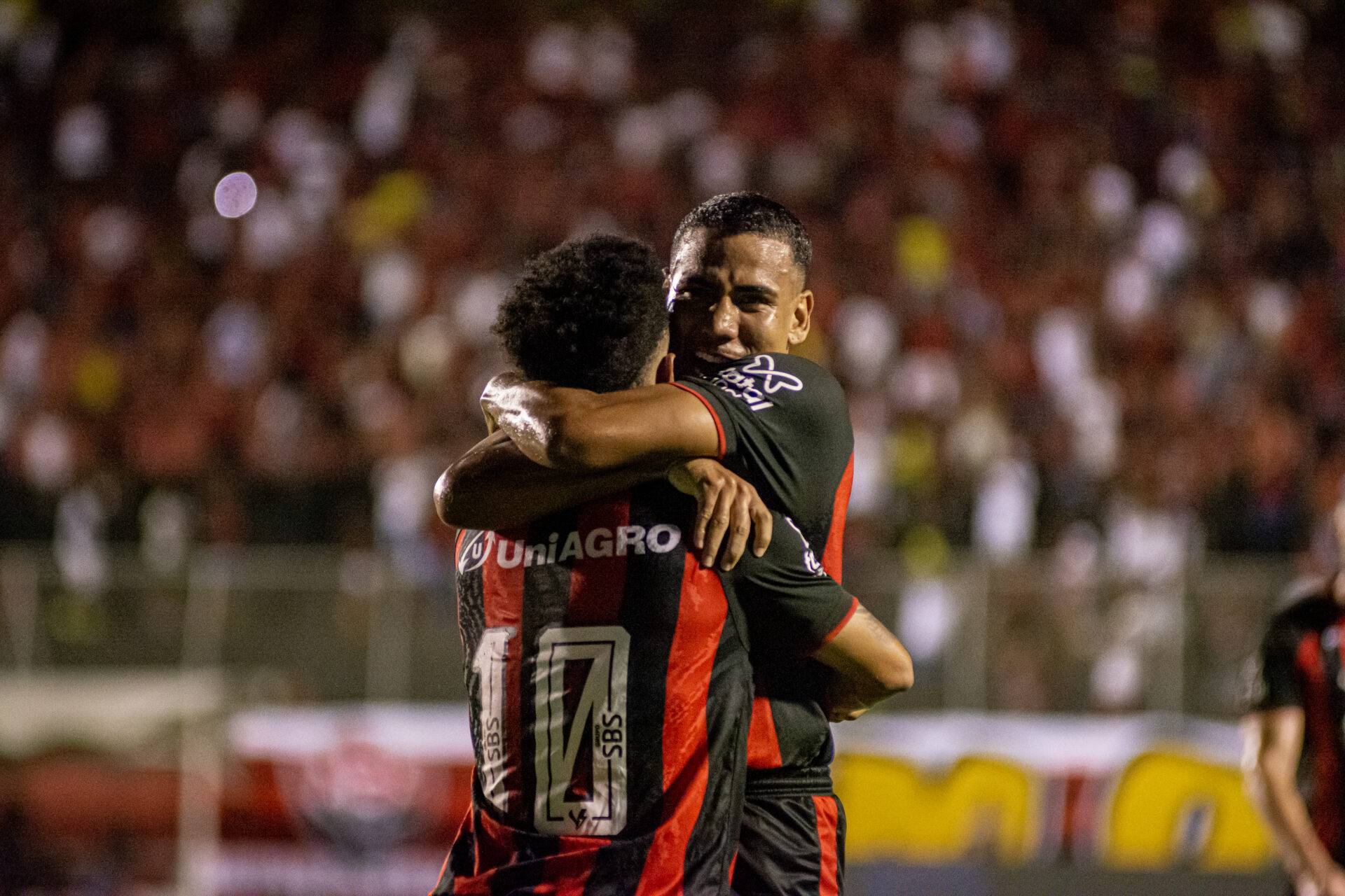 Vitória vence Londrina e segue com 100% na Série B 2023