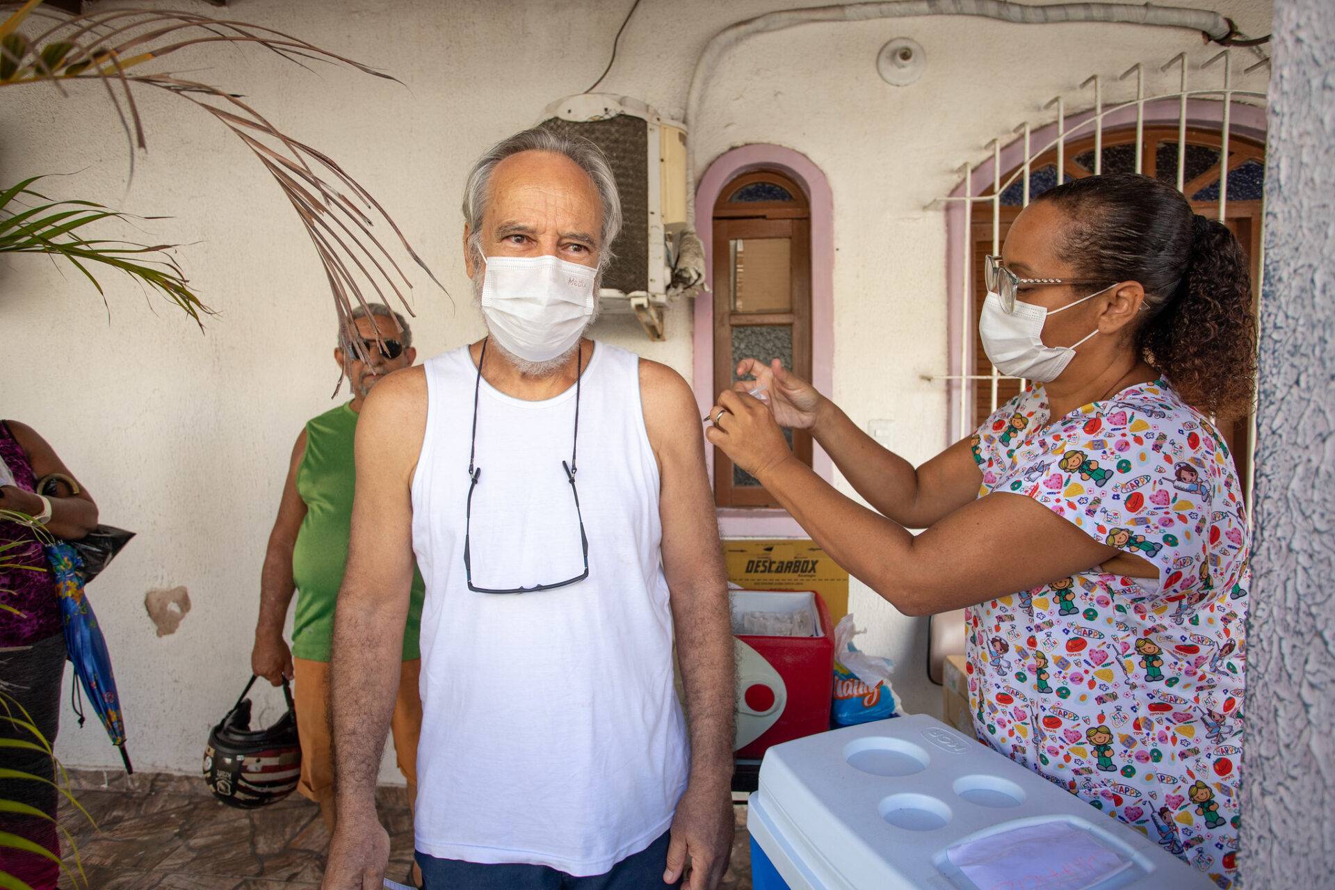 Vacinação contra gripe foi iniciada em Lauro de Freitas e segue até dia 31 de maio