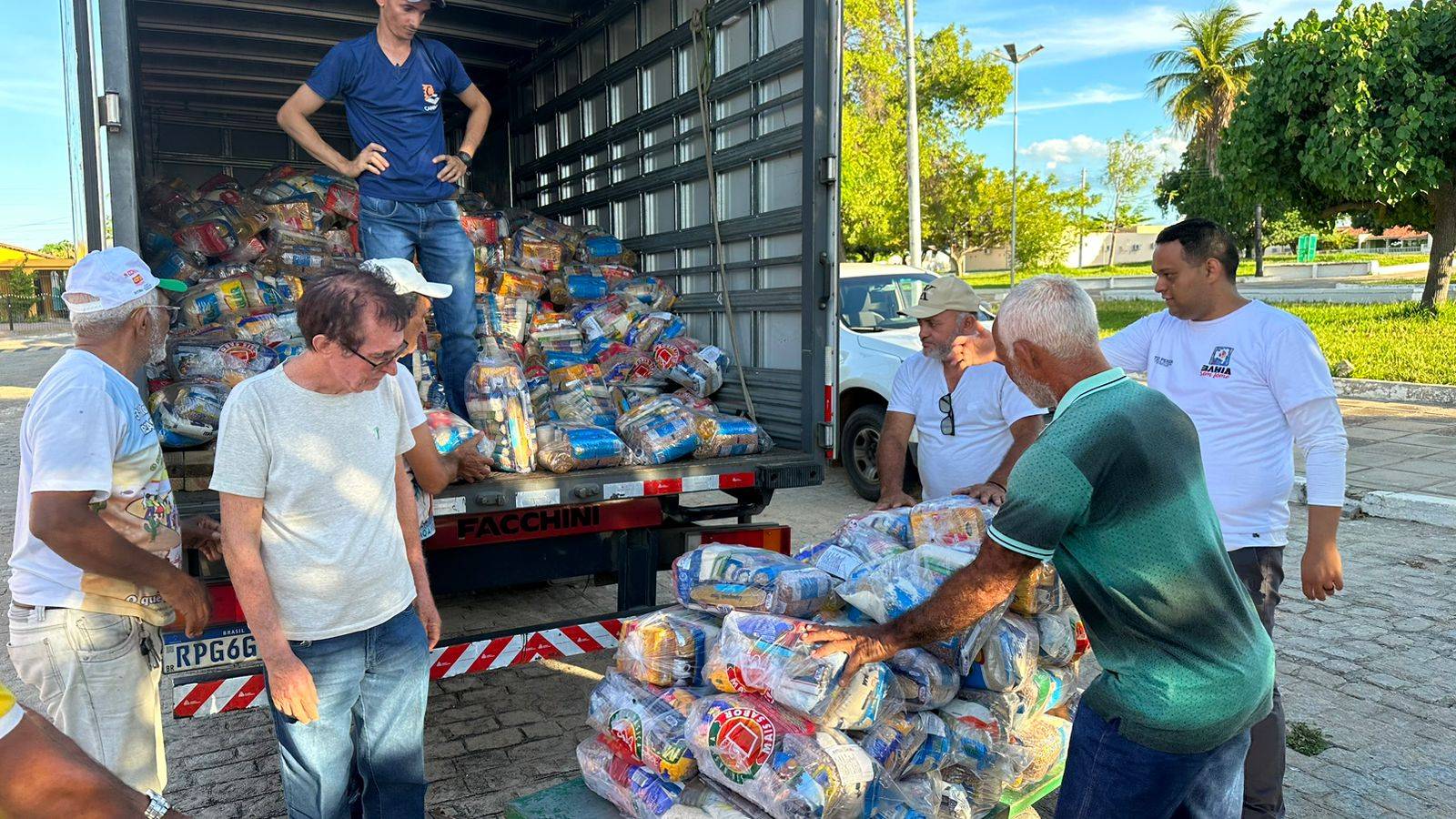 Comunidades indígenas recebem 22 toneladas de alimentos da campanha Bahia Sem Fome