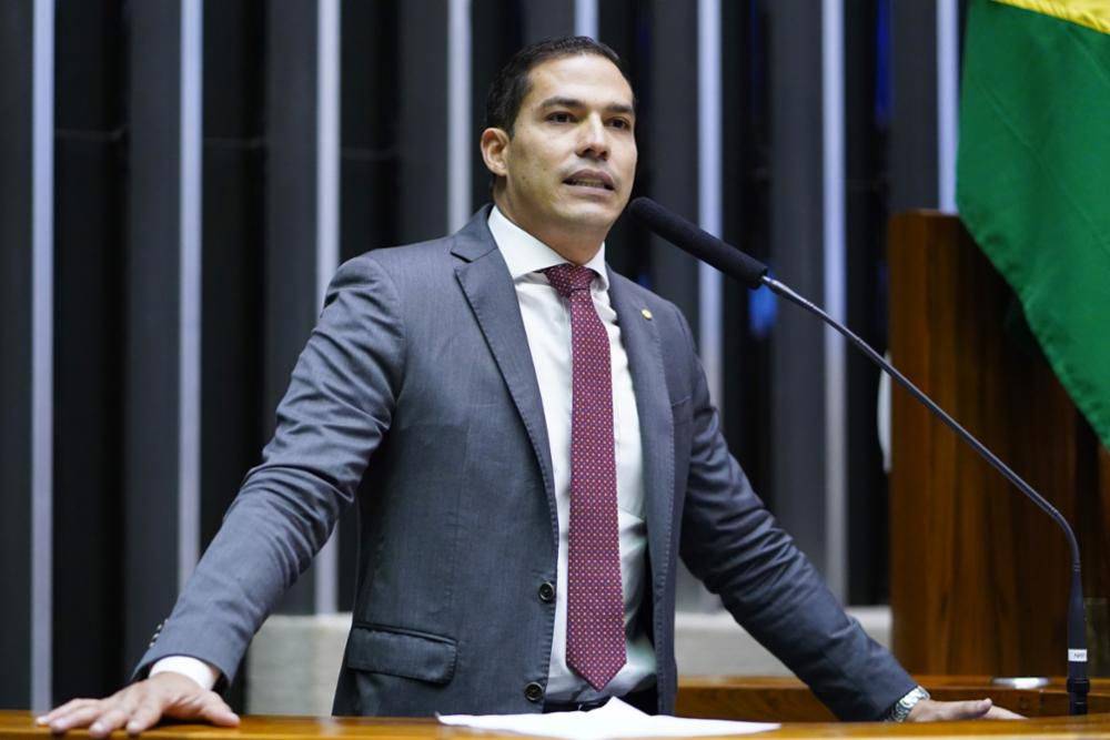 Deputado federal critica suspensão de complexo eólico em Canudos: 'Decisão precisa ser revista'