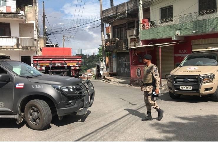 PMs libertam adolescente feita refém por homem armado em Tancredo Neves