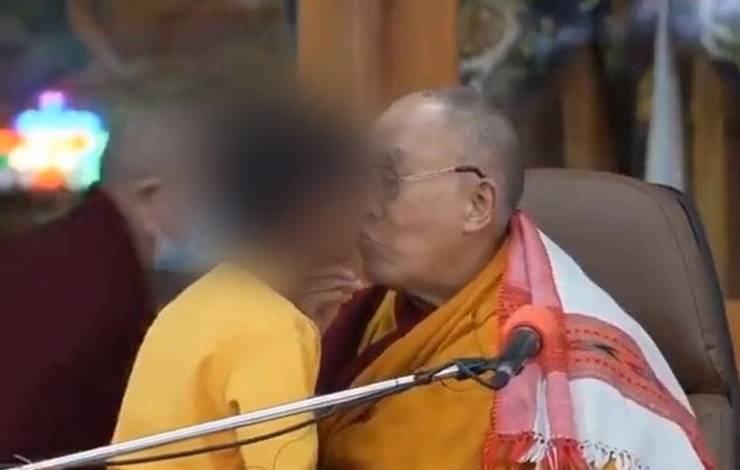 Líder budista, Dalai Lama se arrepende após pedir para criança "chupar" sua língua