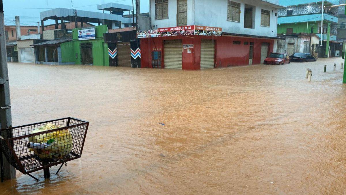 Frente fria leva chuva ao sul da Bahia; Conquista, Ilhéus e Itabuna registram alagamentos