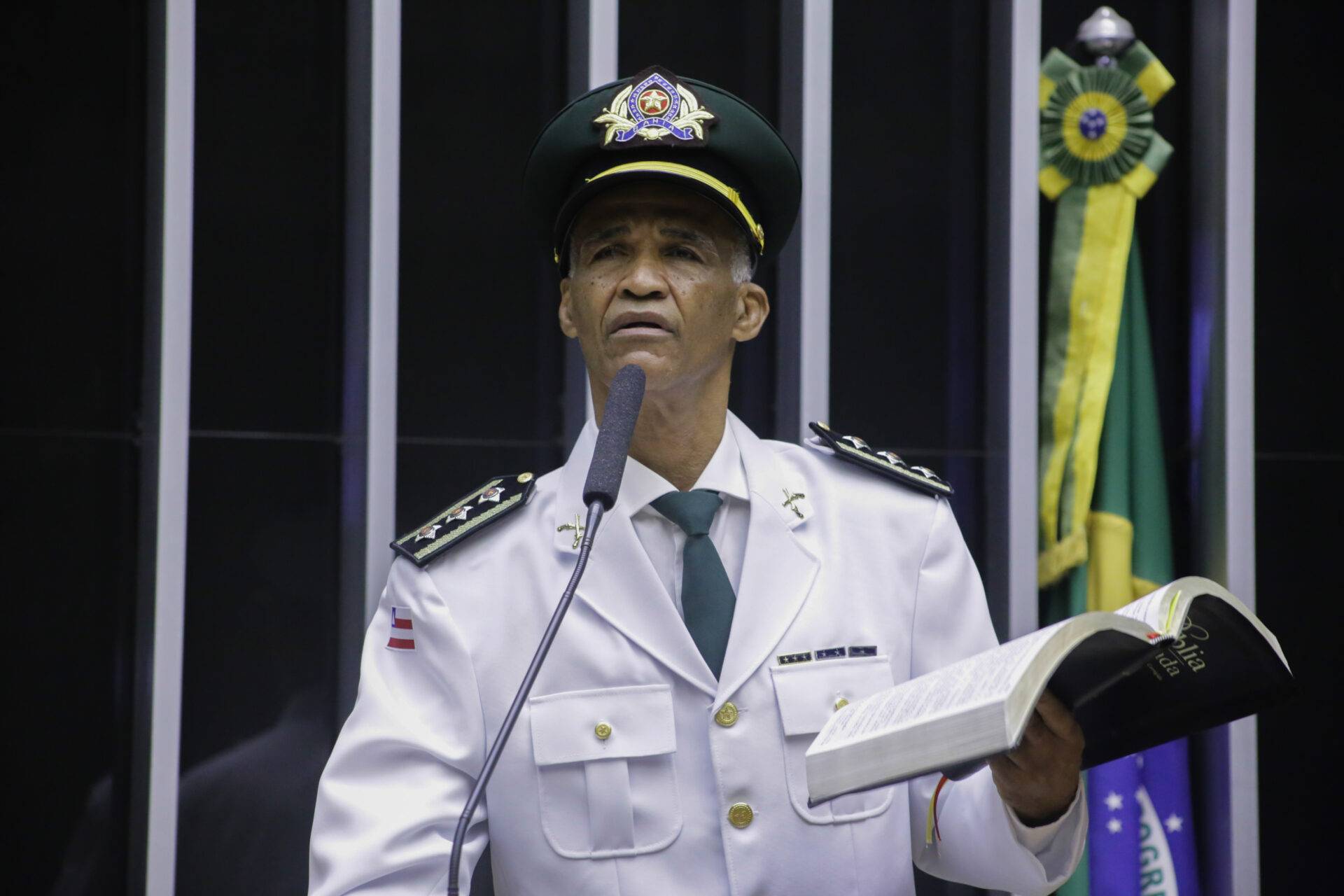 Agora capitão da PM, Isidório volta a receber aposentadoria como sargento após 4 anos