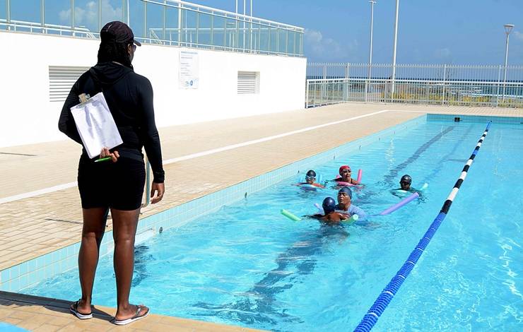 Prefeitura de Salvador inicia inscrições para aulas gratuitas de natação e hidroginástica