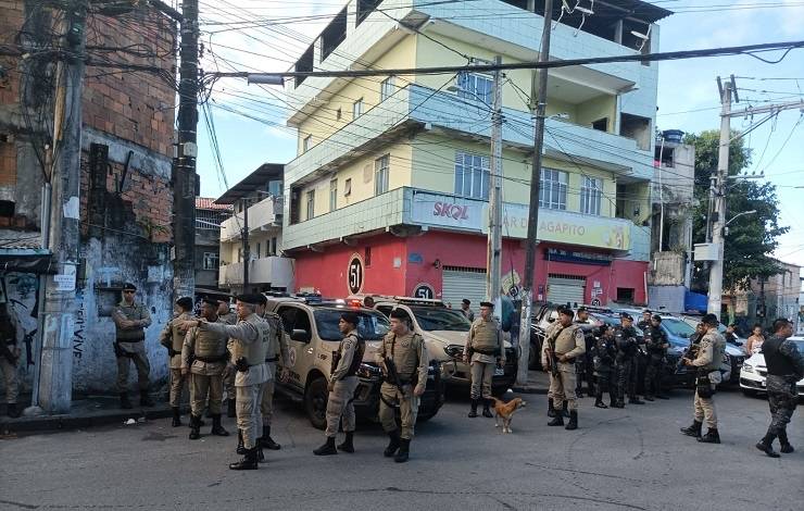 Mais de 150 policiais reforçam segurança na região do bairro de Tancredo Neves