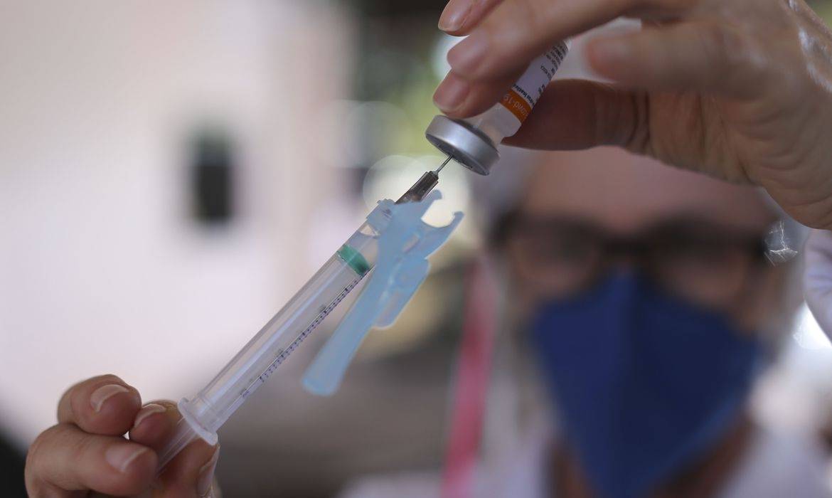 Vacinações contra Covid-19 e gripe estarão suspensas no feriadão de Tiradentes, em Salvador