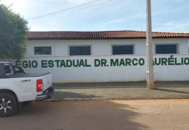 Adolescente esfaqueia duas colegas em escola de Goiás