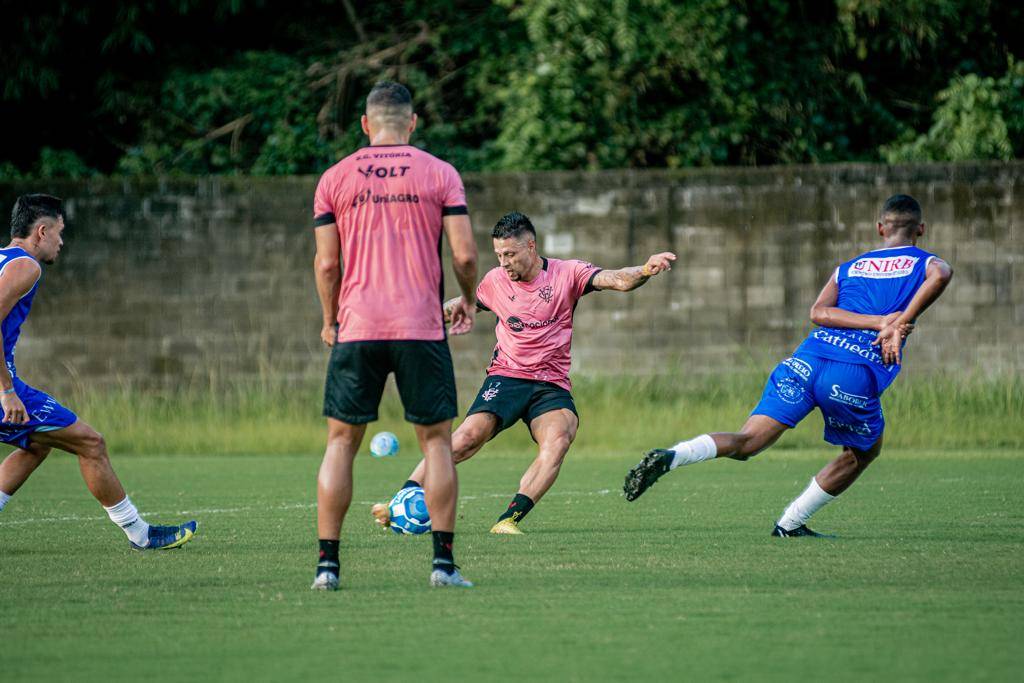 Em jogo-treino visando o Mirassol, Vitória bate o UNIRB por 3 a 0