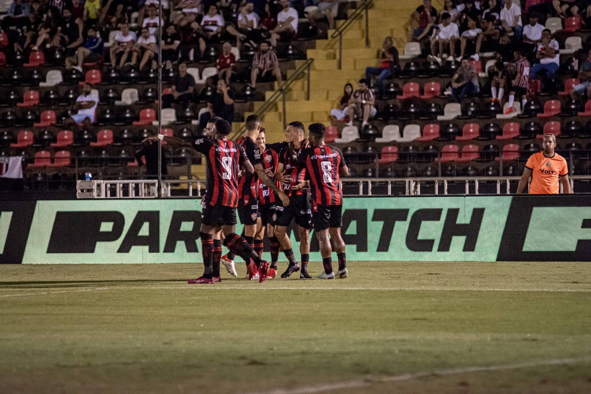 Vitória perde para o Atlético-GO no Barradão e deixa posto de invicto na série B