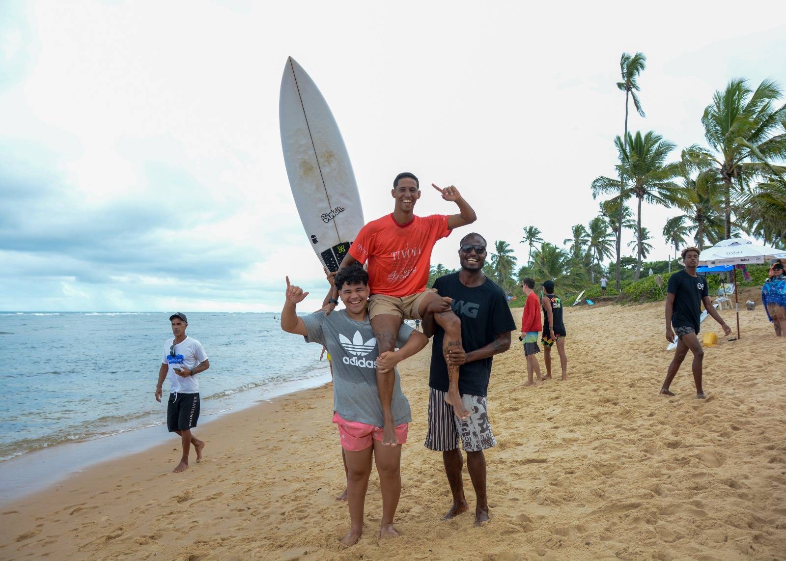 Fabrício Bulhões vence Circuito de Surfe em Praia do Forte