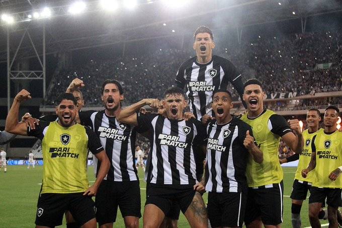 Botafogo derrota Corinthians e segue com 100% de aproveitamento no Brasileirão