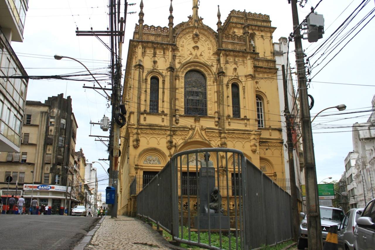 Igreja é arrombada na Praça da Sé; peças de prata e hóstias consagradas são levadas