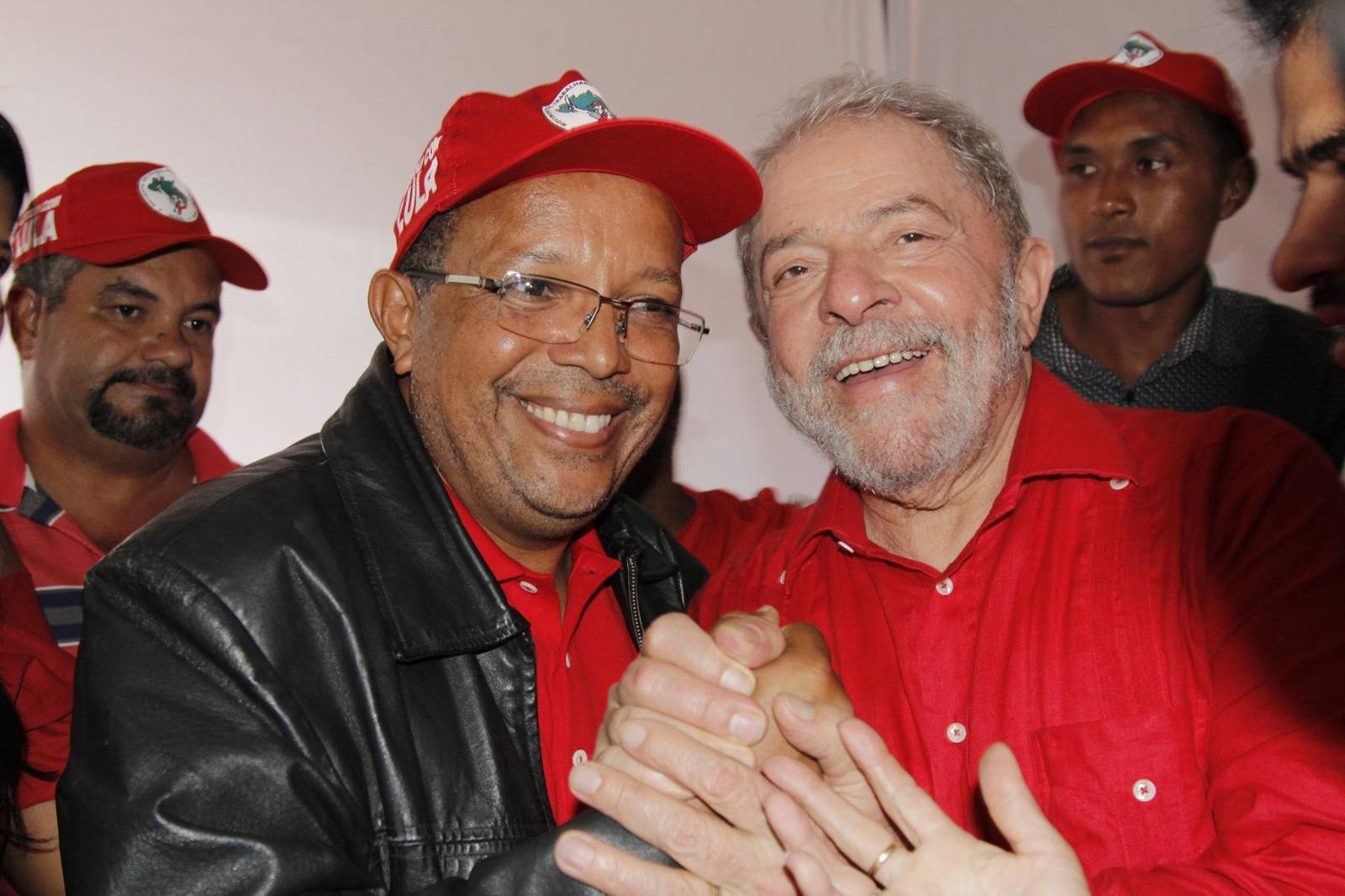 Lula recebe medalha Thomé de Souza proposta pelo vereador Suíca durante agenda em Salvador