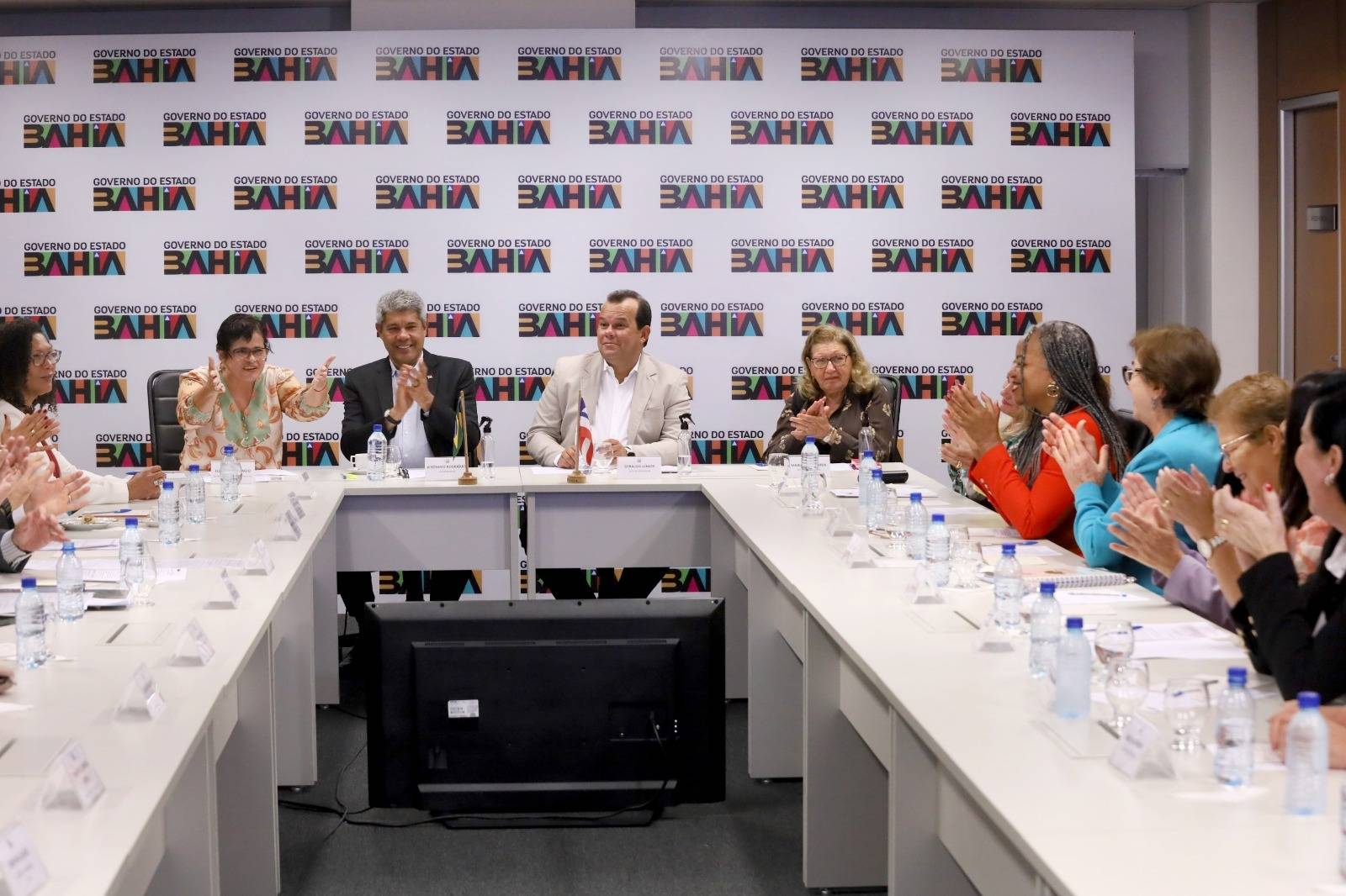 Jerônimo recebe bancada feminina da AL-BA e discute políticas públicas para mulheres