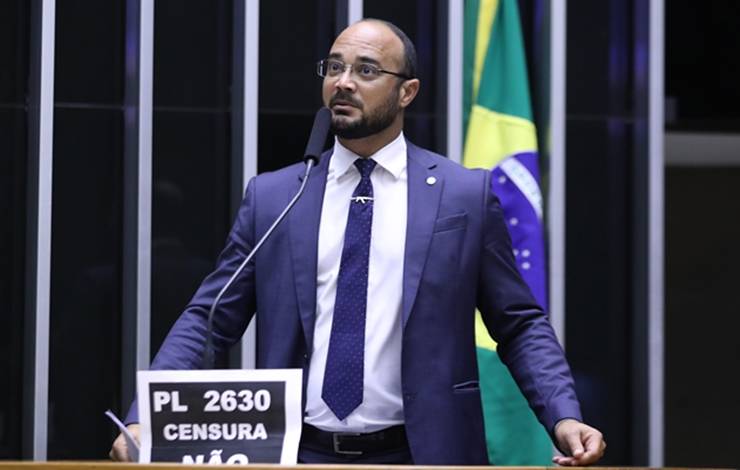 Capitão Alden é único deputado da Bahia a votar contra projeto de igualdade salarial entre homens e mulheres