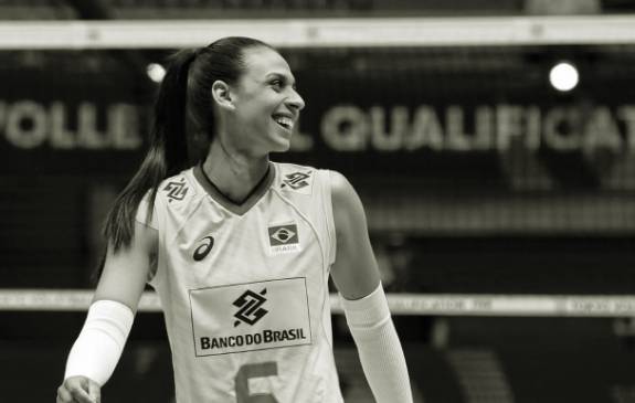 Ex-jogadora da seleção de vôlei, Ana Paula Borgo morre aos 29 anos