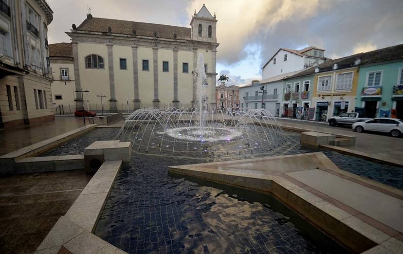 Corpo é encontrado na fonte luminosa da Praça da Sé