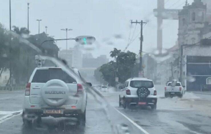 Dia das Mães deve ser de chuva em Salvador